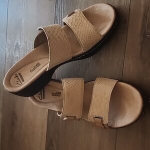Clatks soft cushion sandals